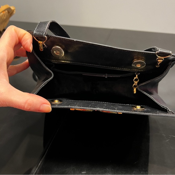 💯 Authentic Salvatore Ferragamo Gancini Vintage Leather Shoulder Bag - Picture 4 of 14